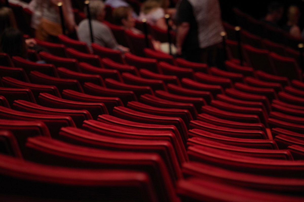 Technologie w teatrze – jak obecny teatr wykorzystuje nowoczesne technologie?