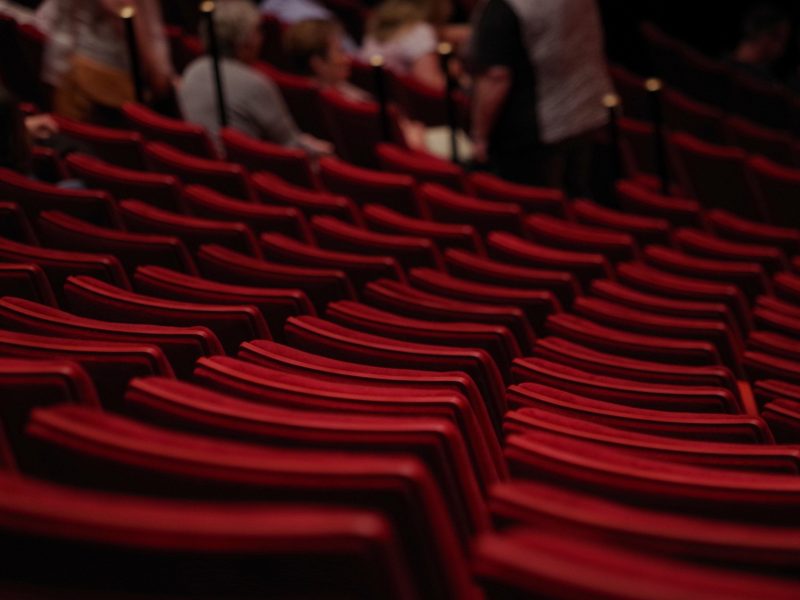 Technologie w teatrze – jak obecny teatr wykorzystuje nowoczesne technologie?