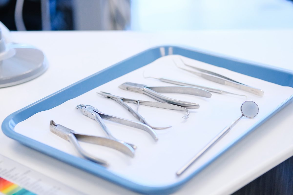 Wybór odpowiednich narzędzi i instrumentów stomatologicznych