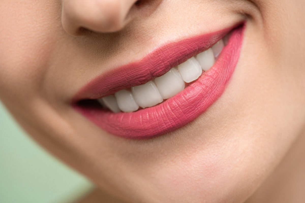 Dbanie o zęby: Klucz do zdrowego i pięknego uśmiechu