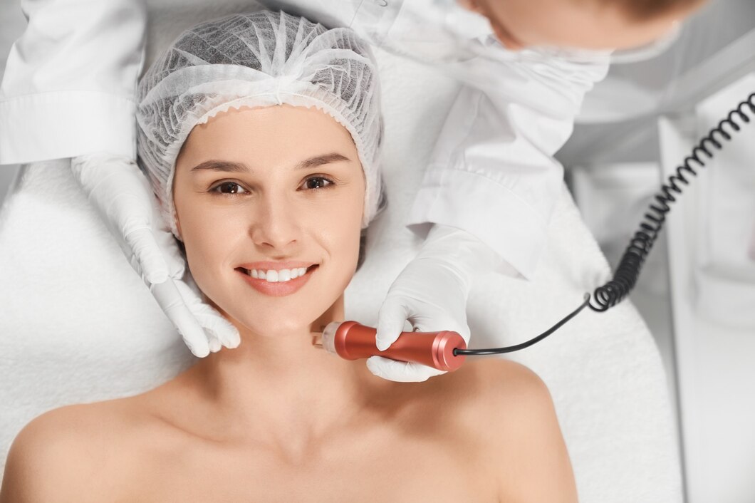 Jak skutecznie wykorzystać masażer ultradźwiękowy do pielęgnacji twarzy w domowych warunkach