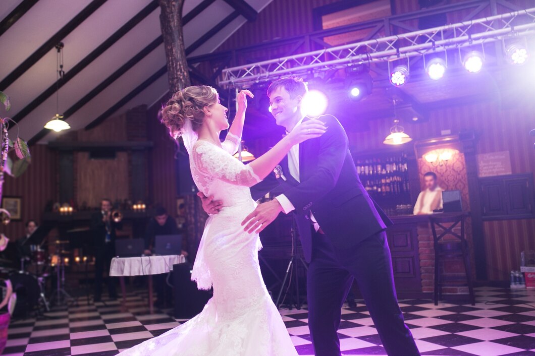 Jak przygotować unikalny pierwszy taniec na weselu dzięki indywidualnym lekcjom?