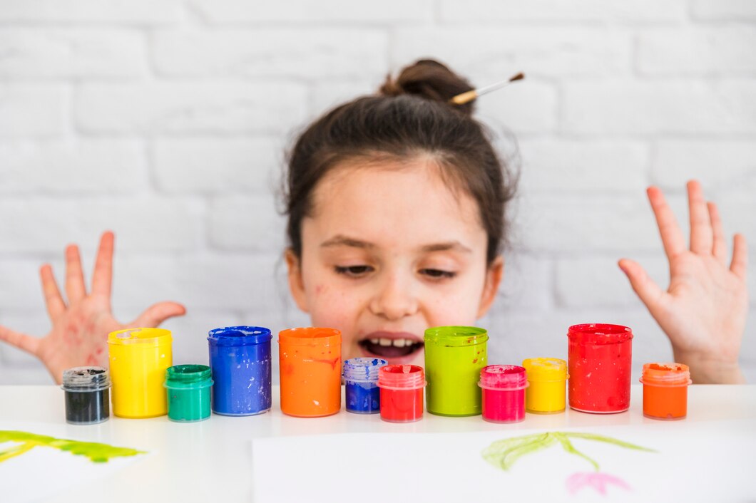 Jak metoda Montessori wspiera rozwój emocjonalny, społeczny i intelektualny dziecka w przedszkolu?